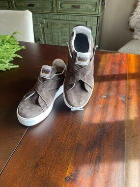 Goats Platform Grey Suede Slip-On Velcro  Women's Size 9